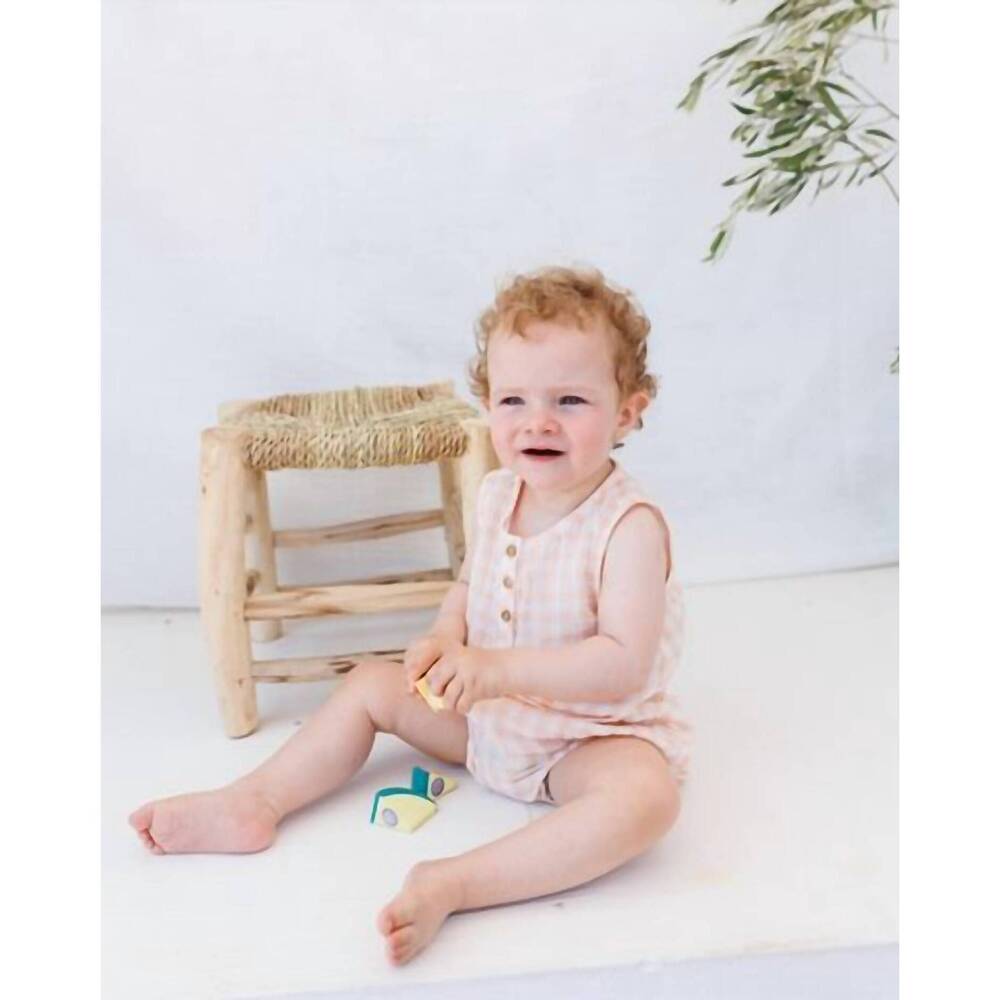 NEW BÚHO gingham snap romper in light pink